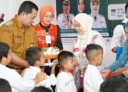 Bupati Ketua TP PKK Banyuasin Resmikan Bazar Kurma Bank Sumsel
