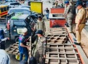 Camat SU I Tanggap Laporan Warga. Petugas Gabungan Tertibkan Lapak Tuak Bawah Ampera