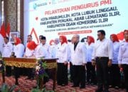 Gubernur Lantik Pengurus PMI Empat Daerah dan Minta Peran Aktif PMR
