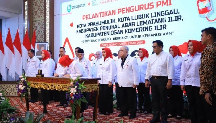 Gubernur Lantik Pengurus PMI Empat Daerah dan Minta Peran Aktif PMR