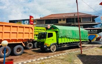 Warga Inderalaya Keluhkan Suplay BBM Solar. Antrean Hingga Dua Hari