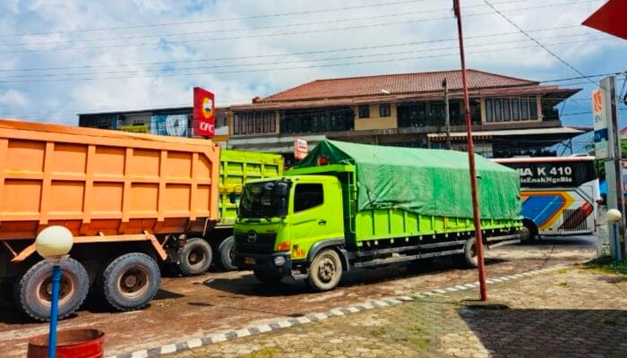 Warga Inderalaya Keluhkan Suplay BBM Solar. Antrean Hingga Dua Hari