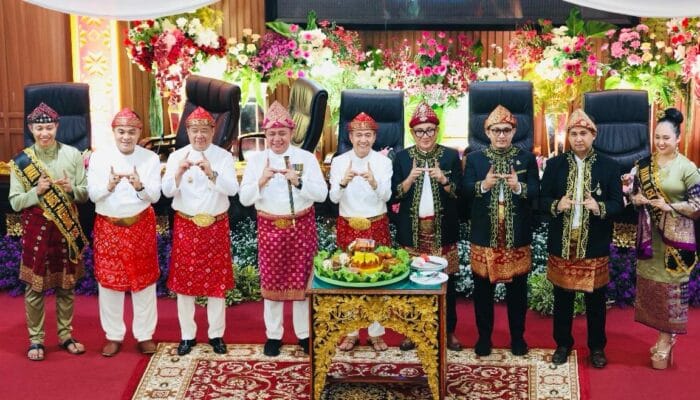 Rapat Paripurna Istimewa HUT Kota Palembang Herman Deru Beri Standing Applause Ratu Dewa