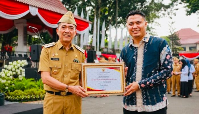 Bank Sampah Mitra Binaan PLN UID S2JB Raih Penghargaan Pemkot Palembang. Program Bayar SPP dengan Sampah Berdampak Nyata