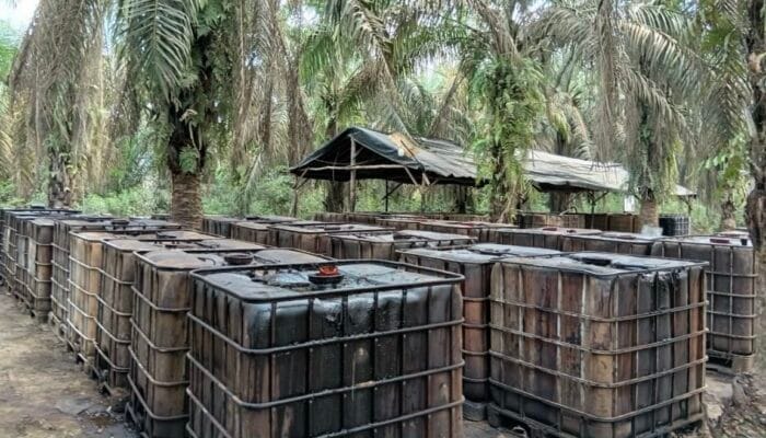 Polsek Keluang Gerebek Kilang Minyak Ilegal dan Buru Pemilik Yang Kabur