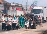 Ortu Peserta Jadi Cemas Polres Banyuasin Cuek. Lomba Gerak Jalan HUT RI Hambat Truk Melintas
