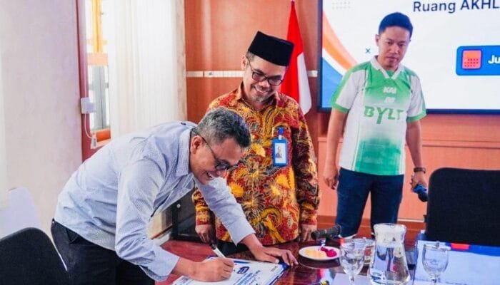 PLN UP3 Lahat Sambangi PT KAI Balai Yasa dan RS Bunda As Salam