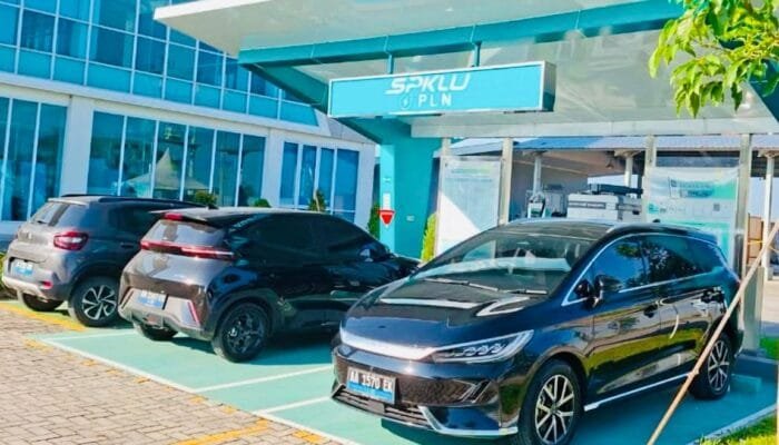 Tak Perlu Berebut. Cek Antrean SPKLU melalui Fitur Antre EV PLN Mobile