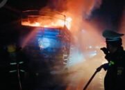 Truk Bermuatan Paket Online Terbakar Sopirnya Selamat. Polres Banyuasin Apresiasi Call Center 110